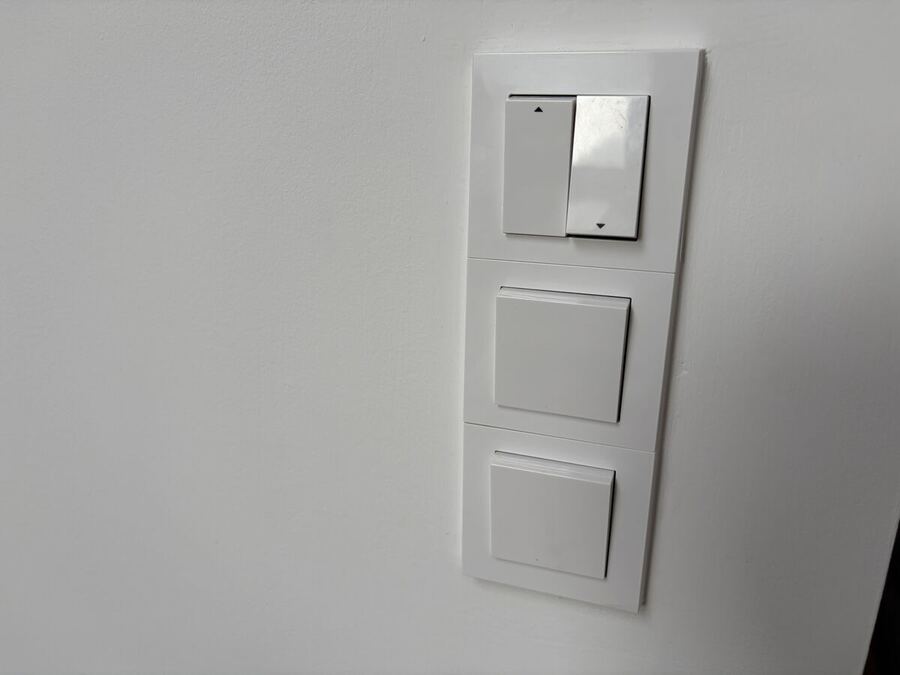 Electric roof window