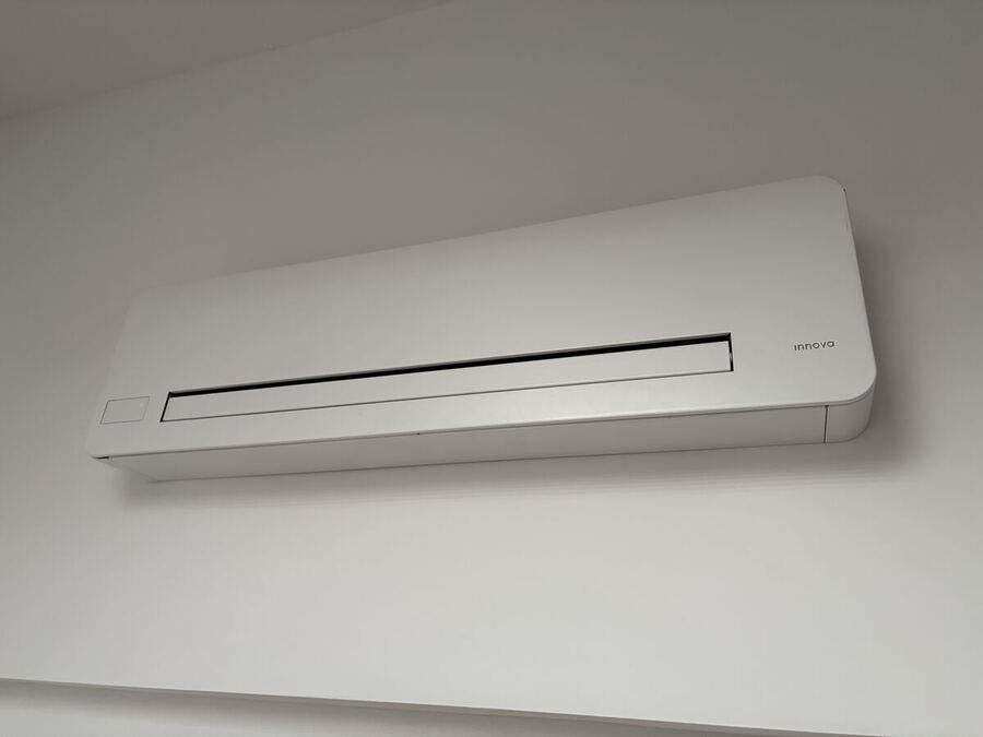 Air conditioning & heating unit