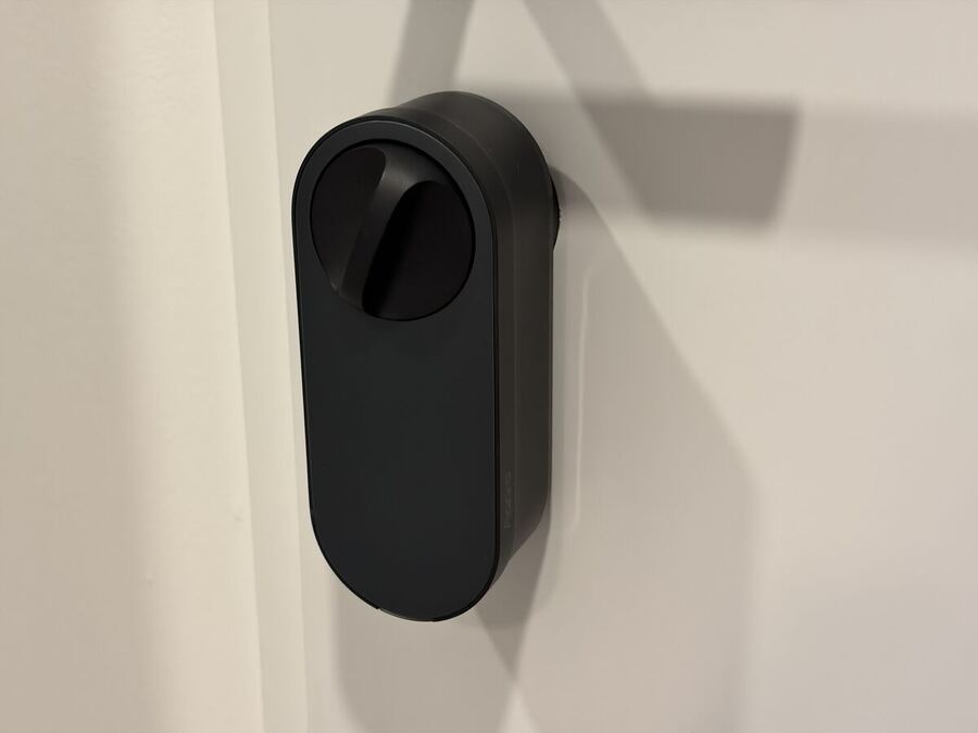 Front door & smart lock